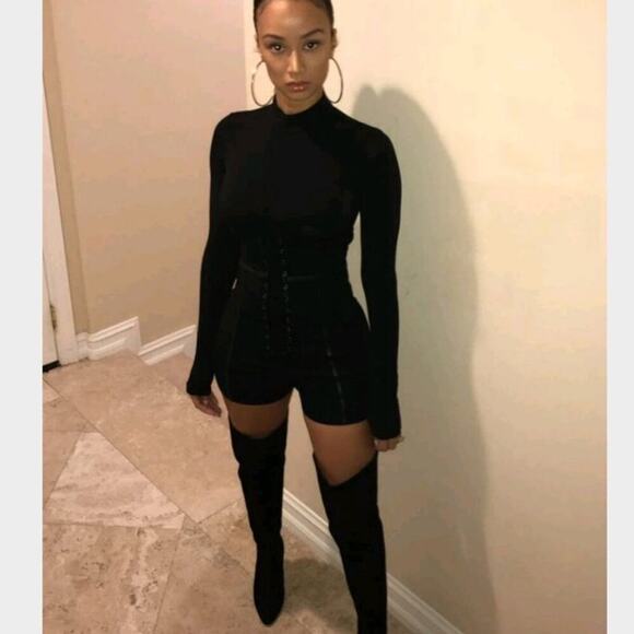 NWT Beige & Coco Strut Corset Lace Up Long Sleeve Romper in Black Size XS - Picture 2 of 11